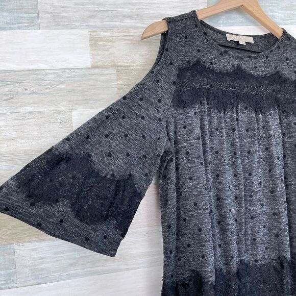 LOFT Lacy Dotted Cold Shoulder Tee Gray Black Lattice Trim Casual Womens Small - Picture 3 of 7